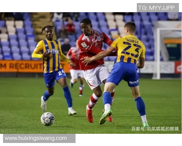 克鲁与什鲁斯的激烈对决揭示英甲联赛的竞争魅力与球队实力较量