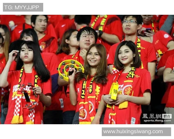 恒大球迷与香港球迷的激情对决与情感交融探讨