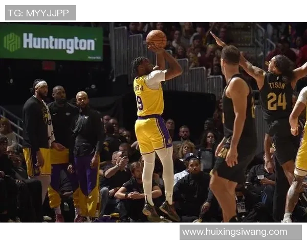 湖人对战电脑直播全程回顾与精彩瞬间分析